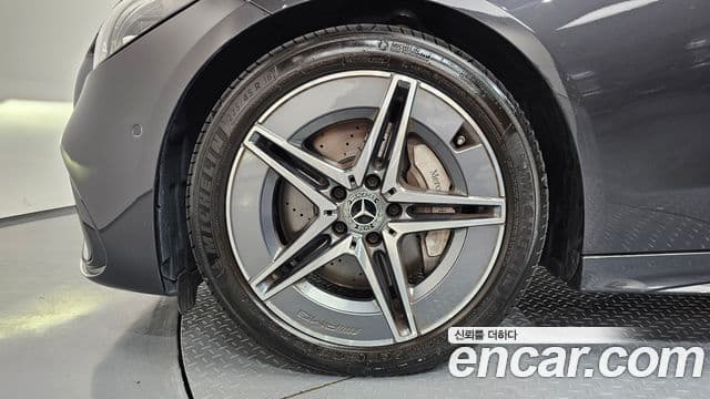 Mercedes-Benz C-Class 2025 — Photo 19/32