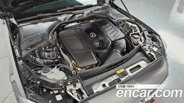 Mercedes-Benz C-Class 2025 — Photo 5/32