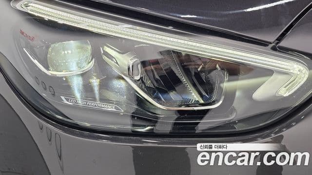 Mercedes-Benz C-Class 2025 — Photo 3/32