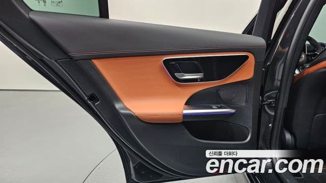 Mercedes-Benz C-Class 2025 — Photo 20/32