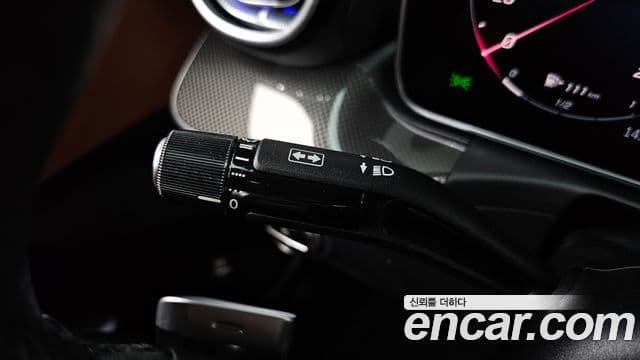 Mercedes-Benz C-Class 2025 — Photo 18/32