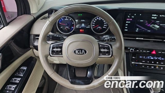 Kia Carnival 2020 — Фото 12/20