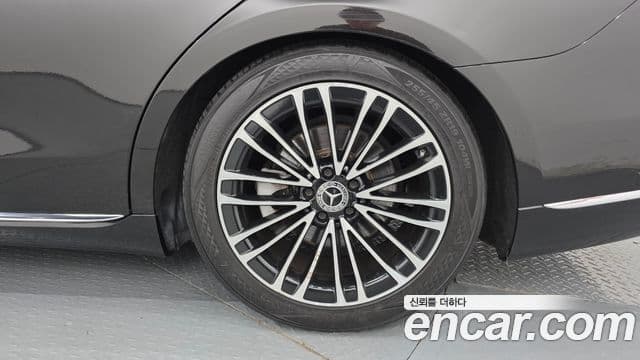 Mercedes-Benz S-Class 2021 — Photo 3/35