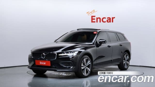 Volvo V60 Cross Country 2021 — Фото 1/20
