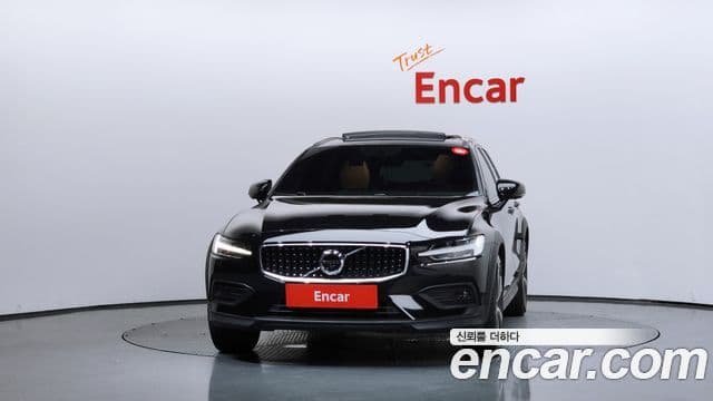 Volvo V60 Cross Country 2021 — Фото 3/20