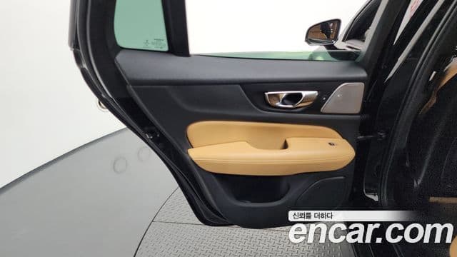Volvo V60 Cross Country 2021 — Şəkil 15/36