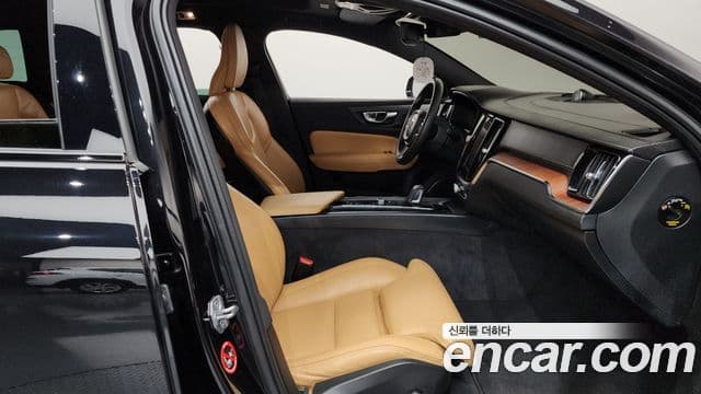 Volvo V60 Cross Country 2021 — Şəkil 9/36