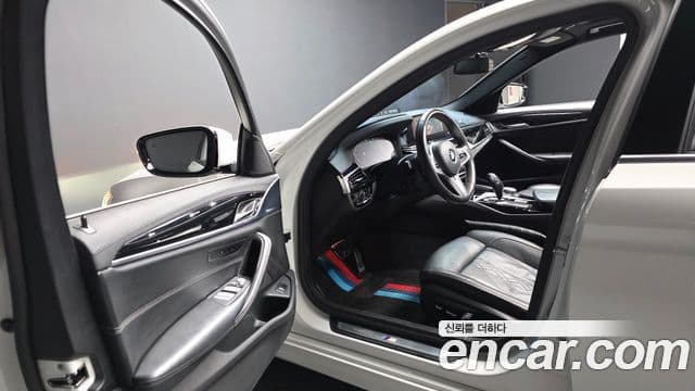 BMW 5 Series 2019 — Фото 10/20