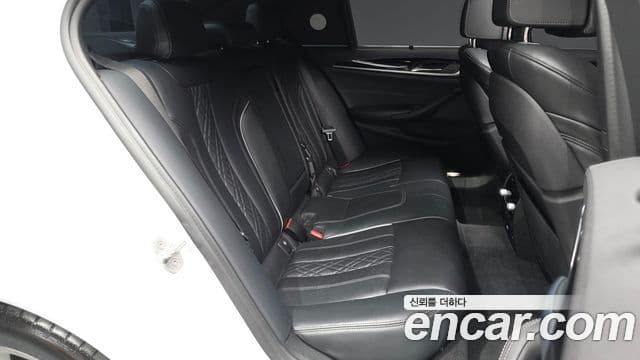 BMW 5 Series 2019 — Фото 12/20