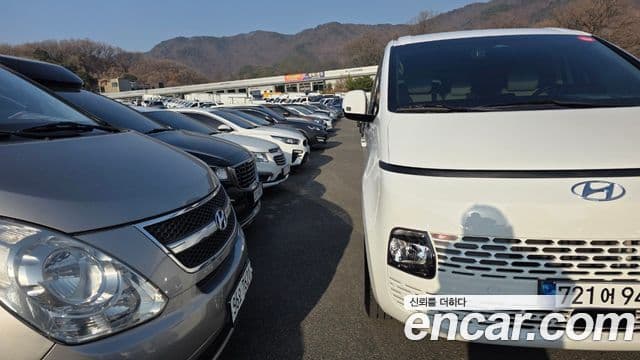 Hyundai Staria 2023 — Фото 4/12