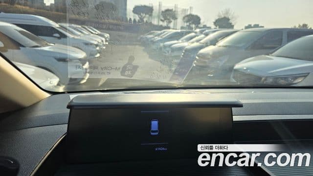 Hyundai Staria 2023 — Фото 11/12