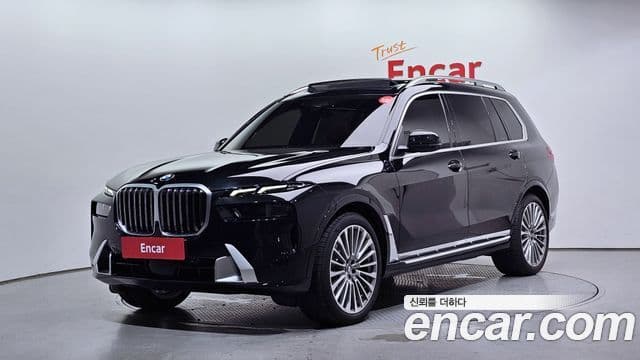 BMW X7 2024 — Фото 1/20
