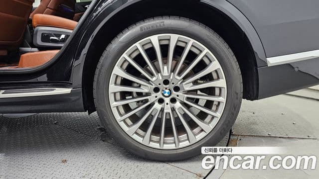 BMW X7 2024 — Şəkil 28/35