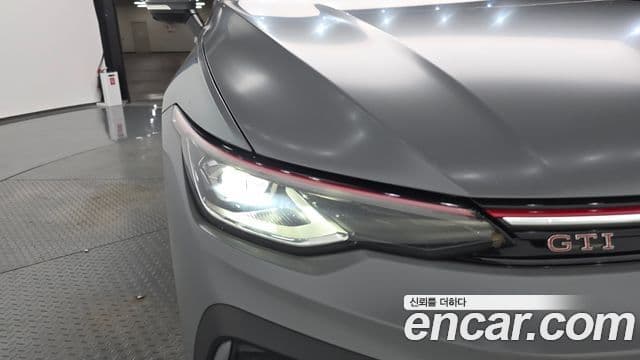 Volkswagen Golf 2025 — ფოტო 8/31