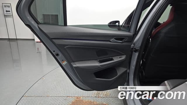 Volkswagen Golf 2025 — ფოტო 2/31