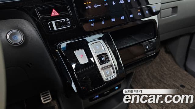 Hyundai Staria 2025 — Фото 9/20