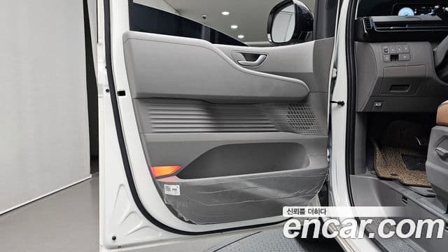 Hyundai Staria 2025 — ფოტო 24/35