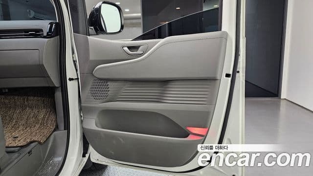 Hyundai Staria 2025 — ფოტო 28/35