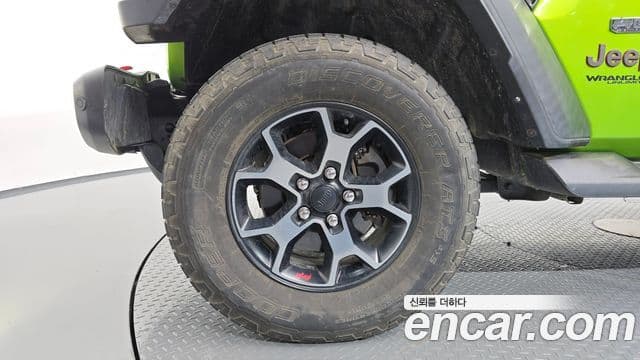 Jeep Wrangler 2018 — Şəkil 12/20