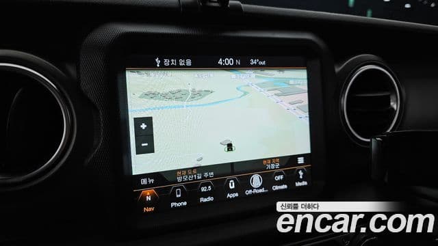 Jeep Wrangler 2018 — Şəkil 17/20