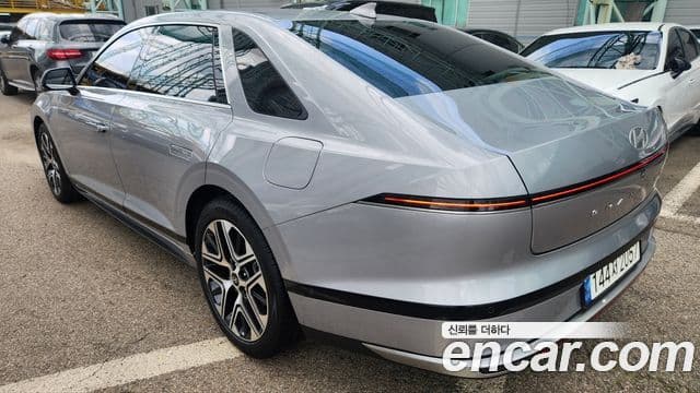 Hyundai Grandeur 2023 — Фото 1/14