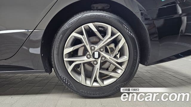 Hyundai Sonata Hybrid 2021 — Şəkil 16/31