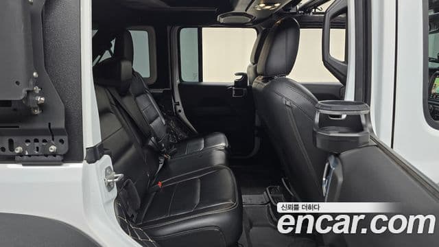 Jeep Wrangler 2021 — Фото 10/20