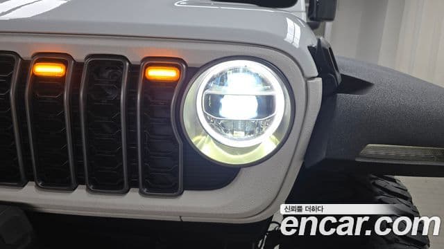 Jeep Wrangler 2021 — Photo 36/37