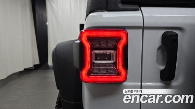 Jeep Wrangler 2021 — Photo 3/37