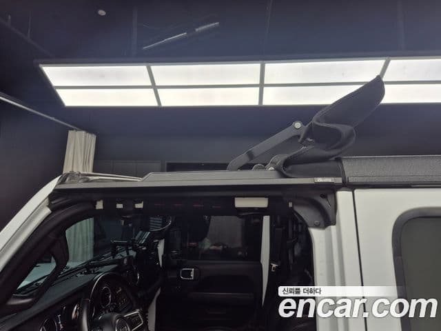 Jeep Wrangler 2021 — Photo 25/37