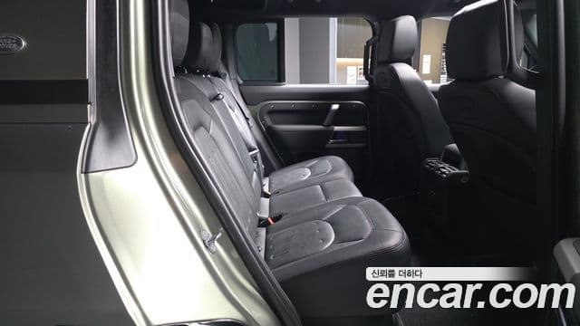 Land Rover Defender 2021 — Фото 12/20
