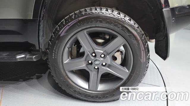 Land Rover Defender 2021 — Şəkil 24/32