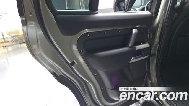 Land Rover Defender 2021 — Şəkil 9/32