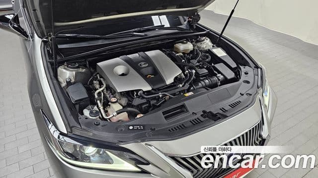 Lexus ES300h 2018 — Photo 4/20