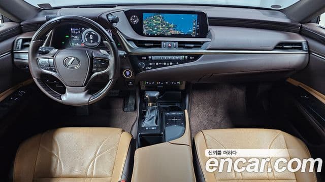Lexus ES300h 2018 — Photo 14/20