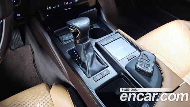 Lexus ES300h 2018 — Photo 13/20