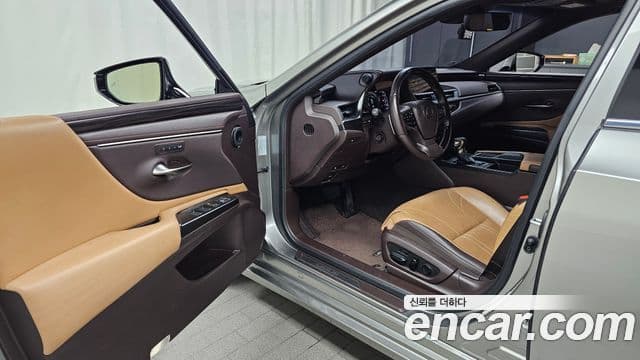 Lexus ES300h 2018 — Photo 11/20