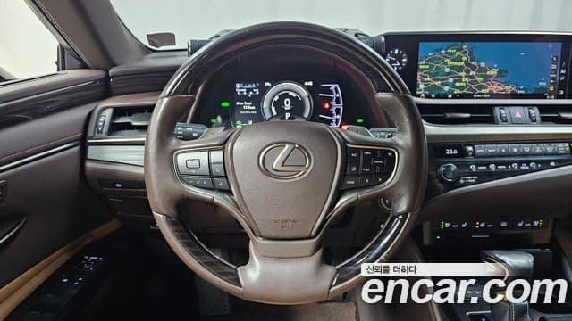 Lexus ES300h 2018 — Photo 9/20