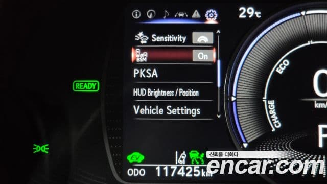 Lexus ES300h 2018 — Photo 17/20