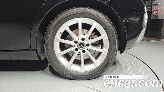 Mercedes-Benz A-Class 2019 — Şəkil 24/30