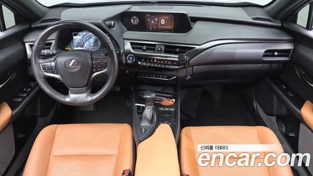 Lexus UX250h 2019 — Photo 2/20
