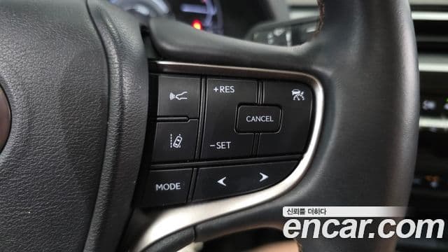 Lexus UX250h 2019 — Photo 8/20