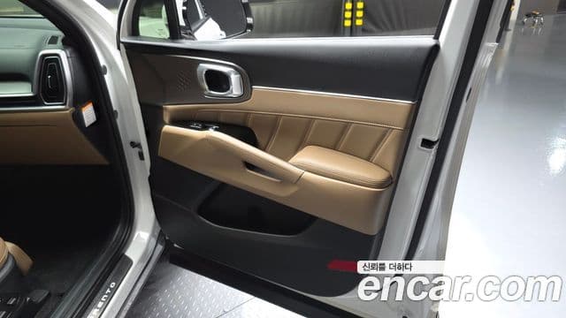 Kia Sorento 2023 — Şəkil 8/34