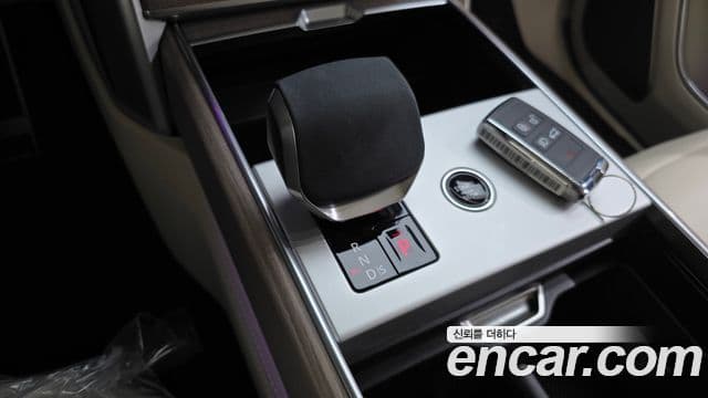 Land Rover Range Rover 2025 — Photo 2/20