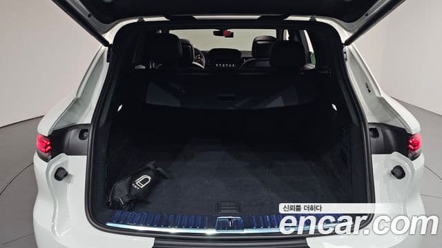Porsche Cayenne 2025 — Şəkil 35/42