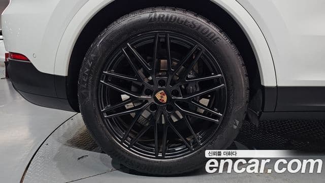 Porsche Cayenne 2025 — Şəkil 26/42