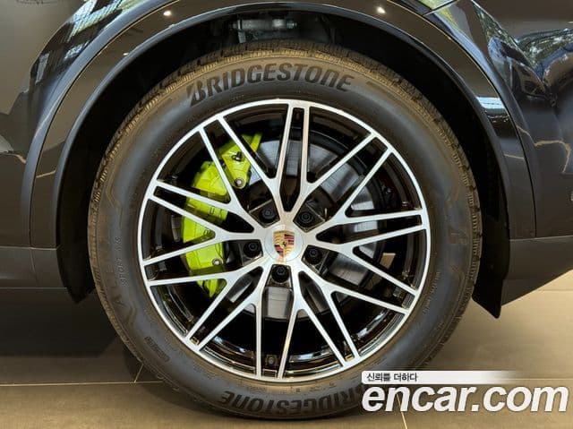 Porsche Cayenne 2025 — Şəkil 14/20