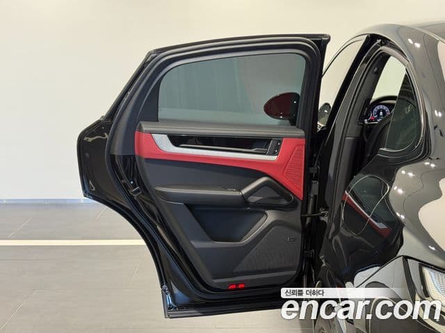 Porsche Cayenne 2025 — Şəkil 16/20