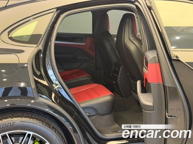 Porsche Cayenne 2025 — Şəkil 12/20