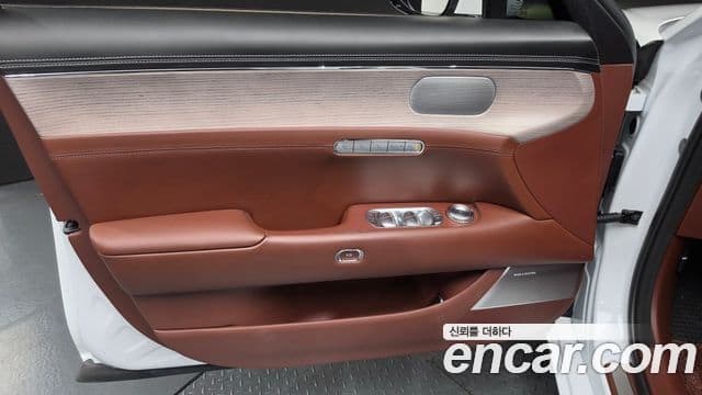 Genesis G90 2022 — ფოტო 27/31